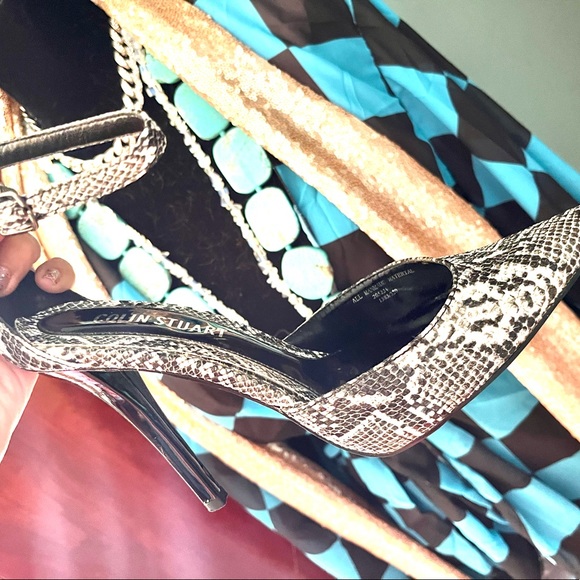 Snake skin pointy stilettos! - Picture 2 of 9